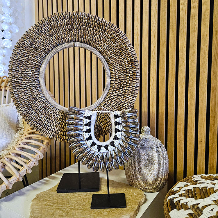 Schelpenkraag op standaard 'Kauri bruin'