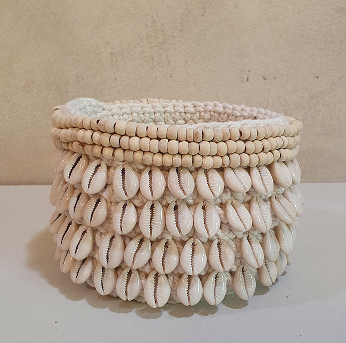 Mandjes macrame en schelp - crème