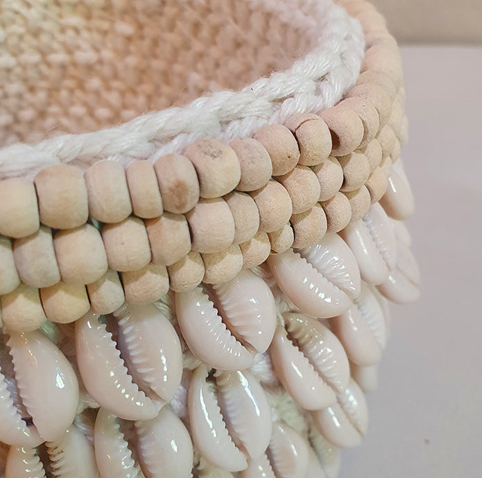 Mandjes macrame en schelp - crème