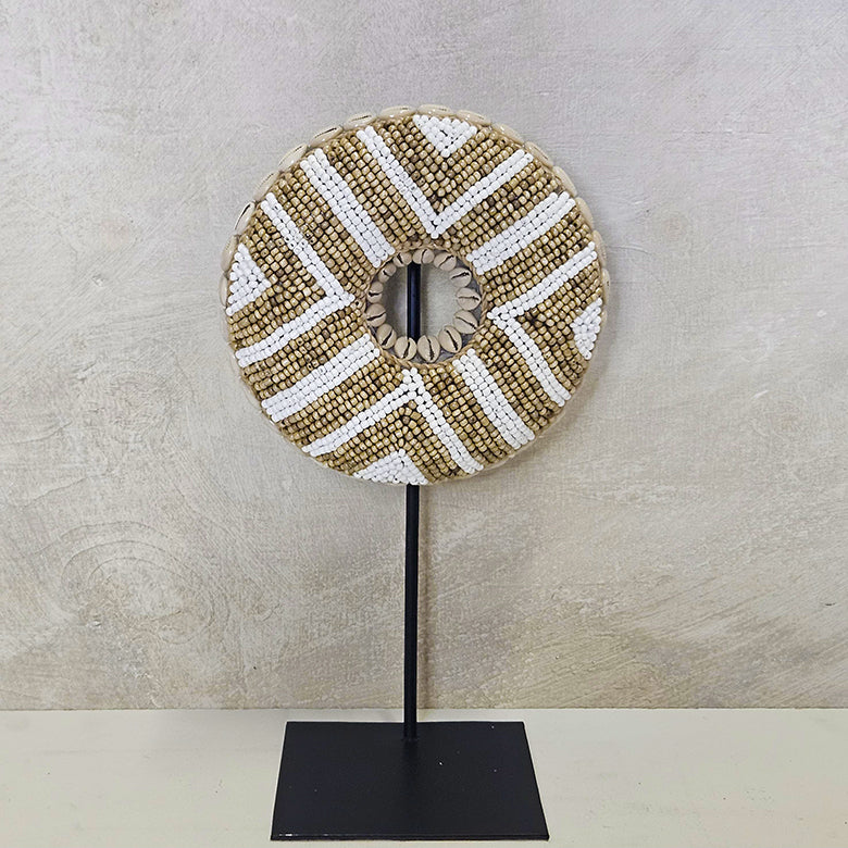 Schelpenkraag op standaard 'Salem'