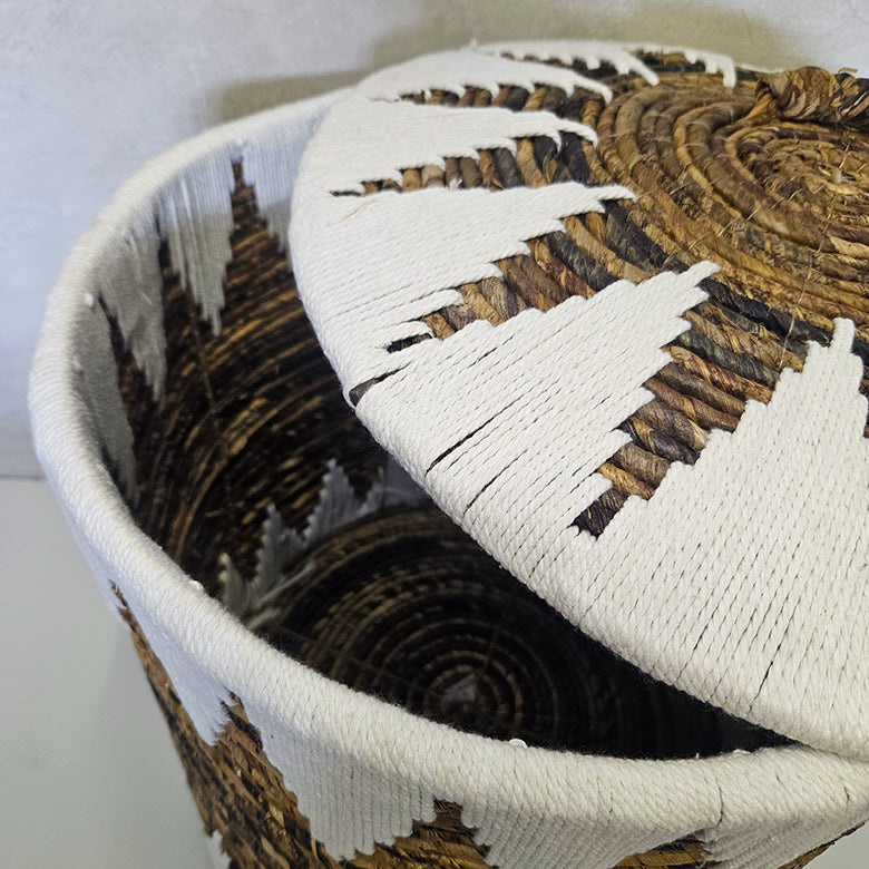 Mand van bananenblad met deksel - wit