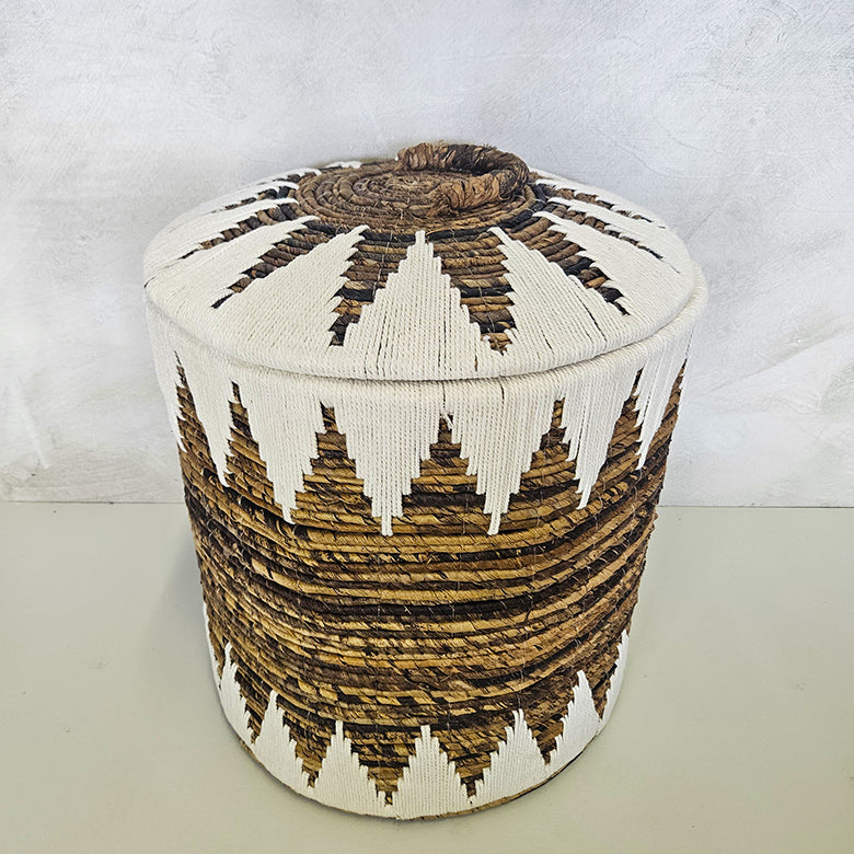 Mand van bananenblad met deksel - wit