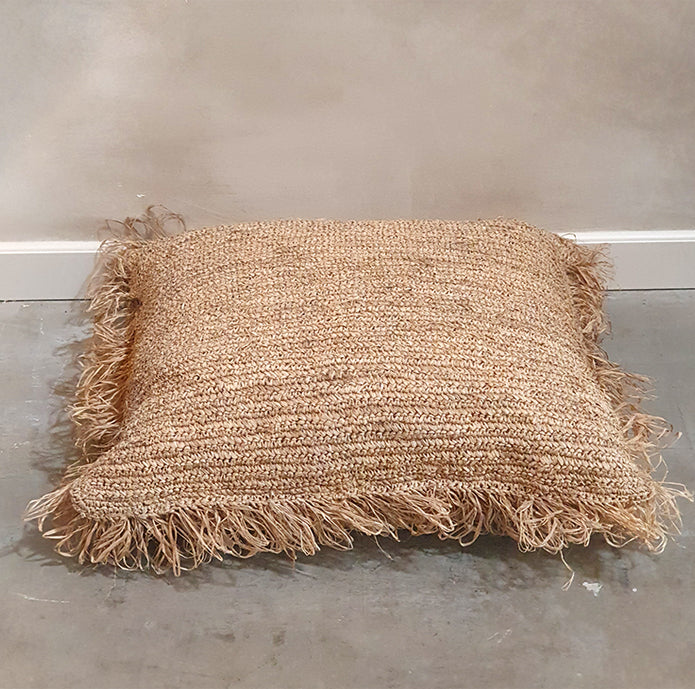 Raffia kussen met franjes