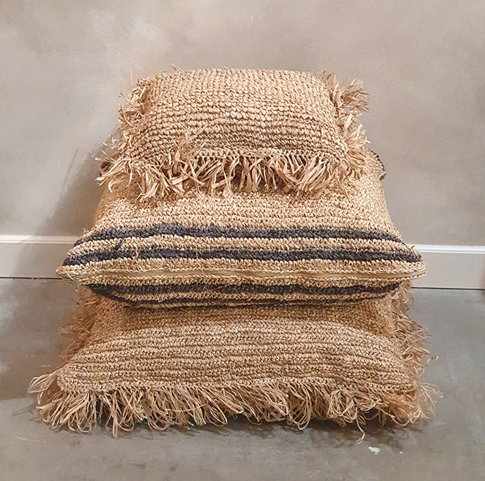 Raffia kussen met franjes